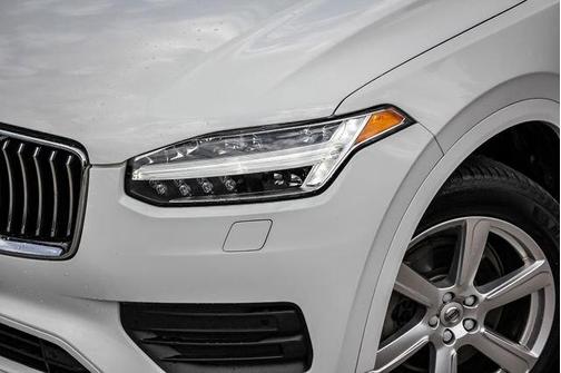 2021 Volvo XC90 T6 Momentum 7 Passenger