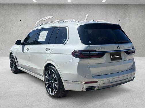 Mineral White Metallic 2024 BMW X7 xDrive40i