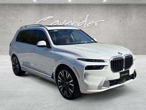 Mineral White Metallic 2024 BMW X7 xDrive40i