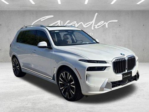 Mineral White Metallic 2024 BMW X7 xDrive40i