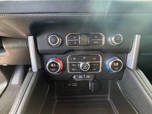 2022 GMC Yukon XL SLE