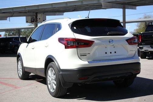 2022 Nissan Rogue Sport SV