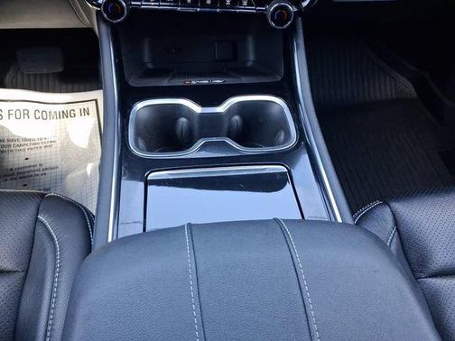 Summit White 2024 Chevrolet Traverse LT