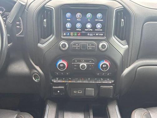 Summit White 2022 GMC Sierra 2500 AT4