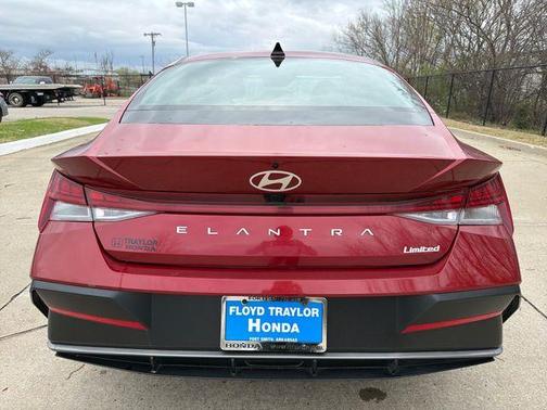 2025 Hyundai ELANTRA Limited