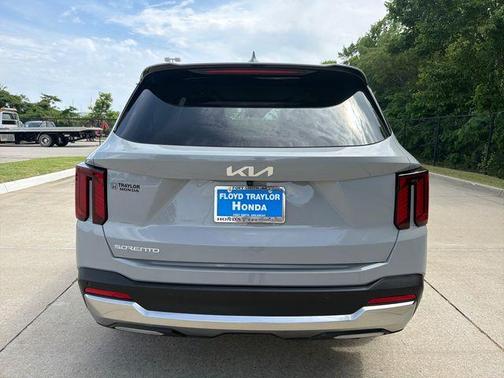 Wolf Gray 2025 Kia Sorento SX