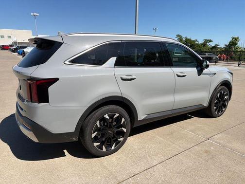 Wolf Gray 2025 Kia Sorento SX