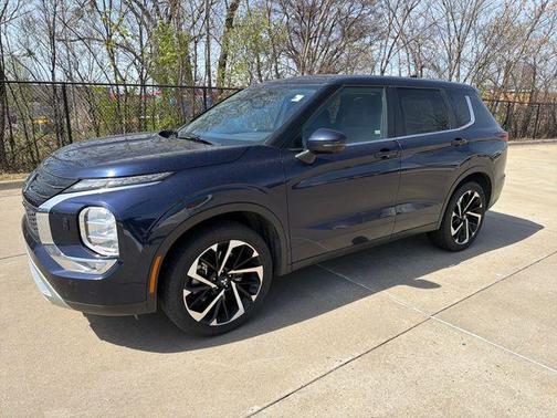 Cosmic Blue Metallic 2024 Mitsubishi Outlander SE