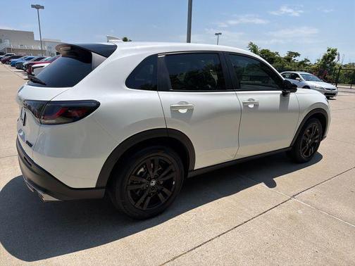 Platinum White Pearl 2026 Honda HR-V Sport