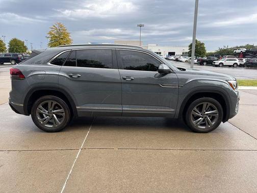2024 Volkswagen Atlas Cross Sport 2.0T SEL R-Line