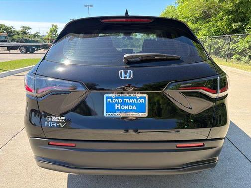 Crystal Black Pearl 2025 Honda HR-V LX