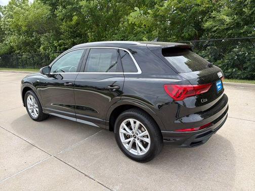 Mythos Black Metallic 2025 Audi Q3 45 S line Premium
