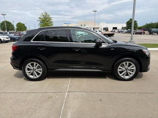 Mythos Black Metallic 2025 Audi Q3 45 S line Premium