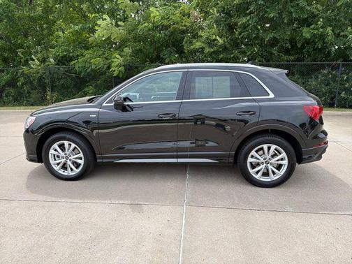 Mythos Black Metallic 2025 Audi Q3 45 S line Premium