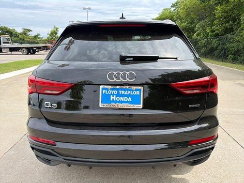 Mythos Black Metallic 2025 Audi Q3 45 S line Premium