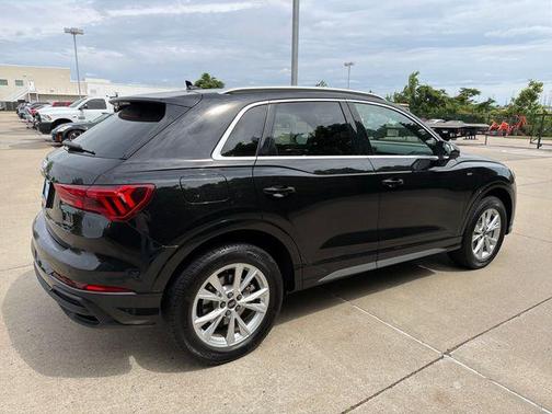 Mythos Black Metallic 2025 Audi Q3 45 S line Premium