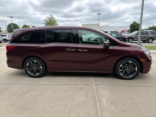 Deep Scarlet Pearl 2021 Honda Odyssey Elite