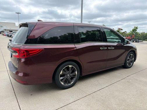 Deep Scarlet Pearl 2021 Honda Odyssey Elite
