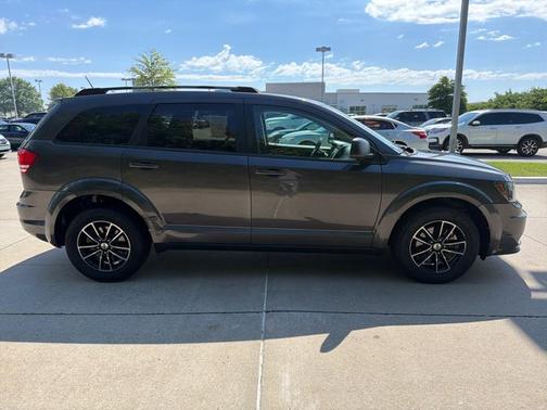 Granite Crystal Metallic Clearcoat 2018 Dodge Journey SE