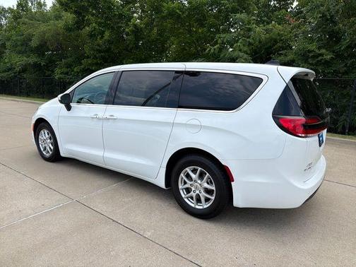 Bright White Clearcoat 2023 Chrysler Pacifica Touring-L