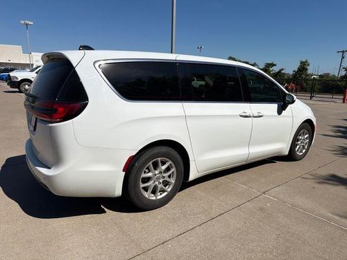 Bright White Clearcoat 2023 Chrysler Pacifica Touring-L