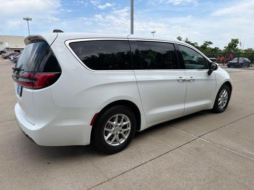 Bright White Clearcoat 2023 Chrysler Pacifica Touring-L