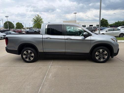Lunar Silver Metallic 2019 Honda Ridgeline RTL-T