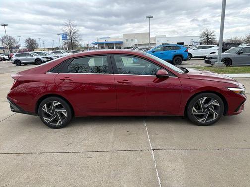 2024 Hyundai ELANTRA Limited