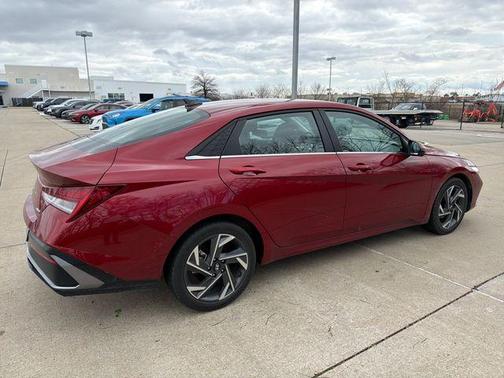 2024 Hyundai ELANTRA Limited