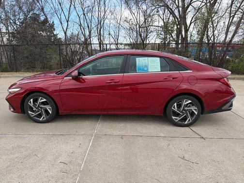 2024 Hyundai ELANTRA Limited