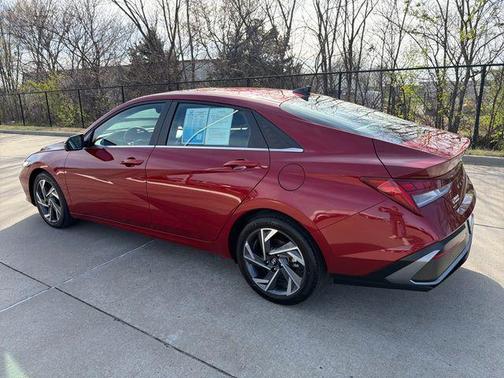 2024 Hyundai ELANTRA Limited