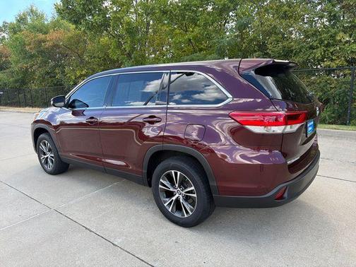 Ooh La La Rouge Mica 2019 Toyota Highlander LE