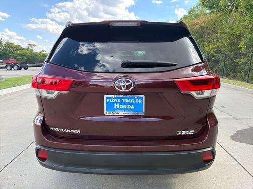 Ooh La La Rouge Mica 2019 Toyota Highlander LE