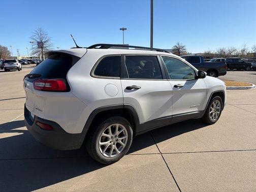 2016 Jeep Cherokee Sport