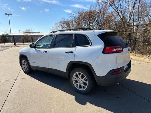 2016 Jeep Cherokee Sport