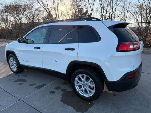 2016 Jeep Cherokee Sport