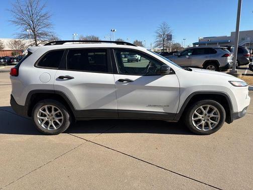 2016 Jeep Cherokee Sport