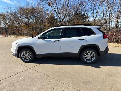 2016 Jeep Cherokee Sport