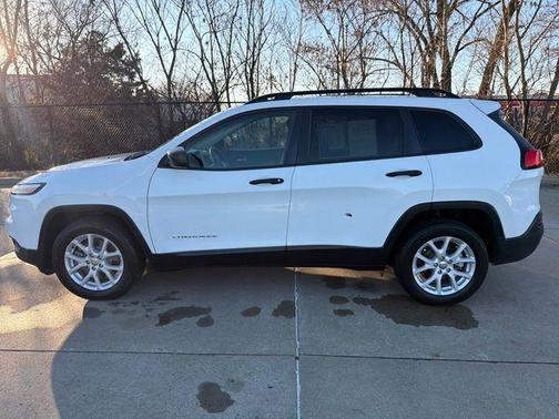 2016 Jeep Cherokee Sport
