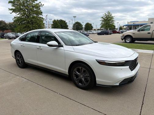 Platinum White Pearl 2026 Honda Accord Hybrid EX-L