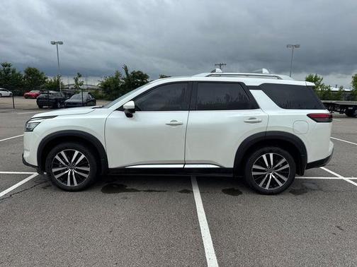 2024 Nissan Pathfinder Platinum