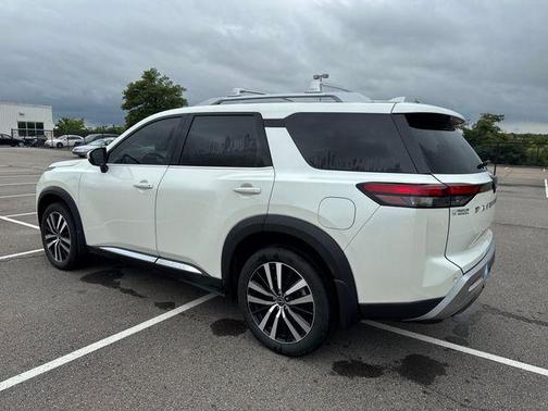 2024 Nissan Pathfinder Platinum