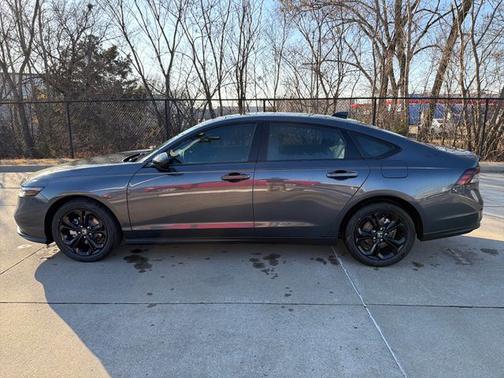 Meteorite Gray Metallic 2025 Honda Accord SE