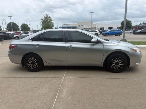 Celestial Silver Metallic 2017 Toyota Camry LE