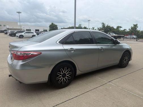 Celestial Silver Metallic 2017 Toyota Camry LE