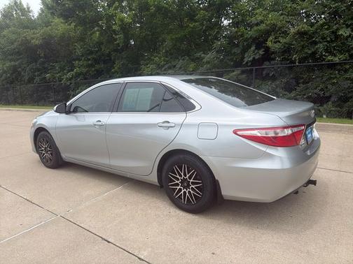 Celestial Silver Metallic 2017 Toyota Camry LE