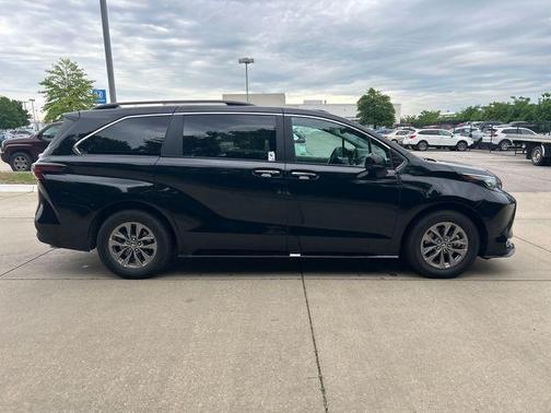 2024 Toyota Sienna XLE