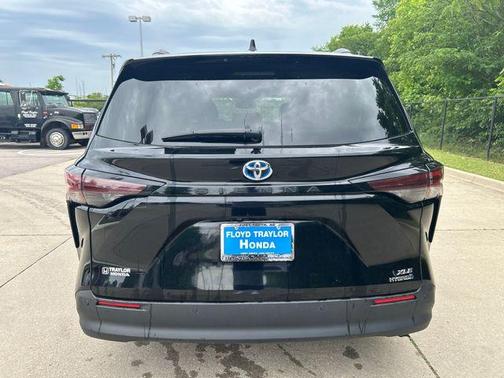 2024 Toyota Sienna XLE