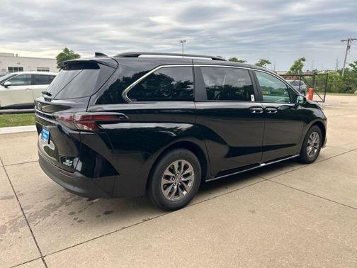 2024 Toyota Sienna XLE