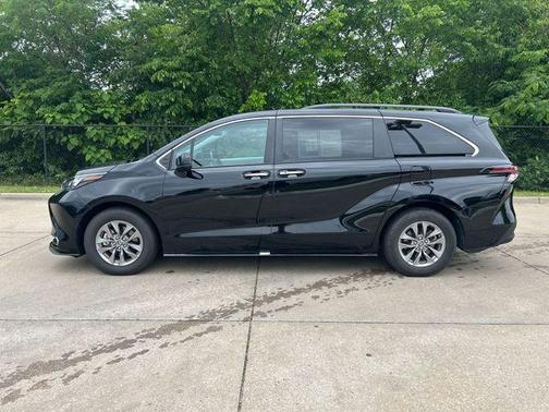 2024 Toyota Sienna XLE